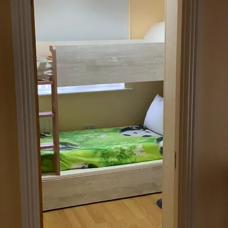 4 Bed House *