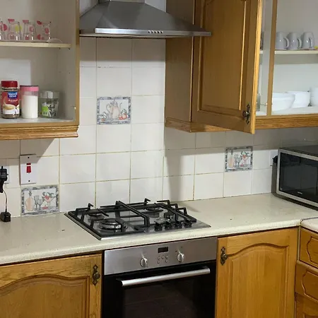 4 Bed House *