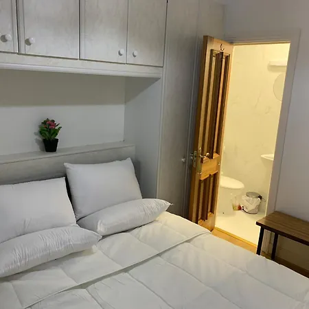Ubytování v soukromí 4 Bed House Phibblestown