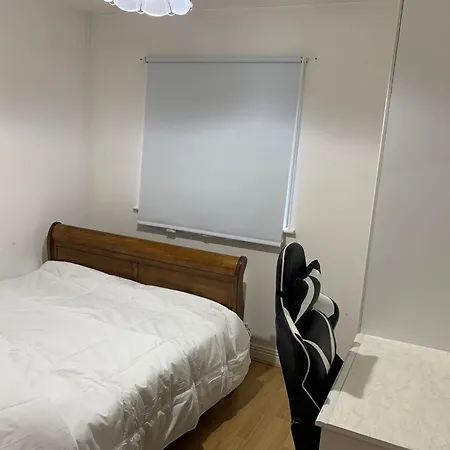 4 Bed House Alloggio in famiglia