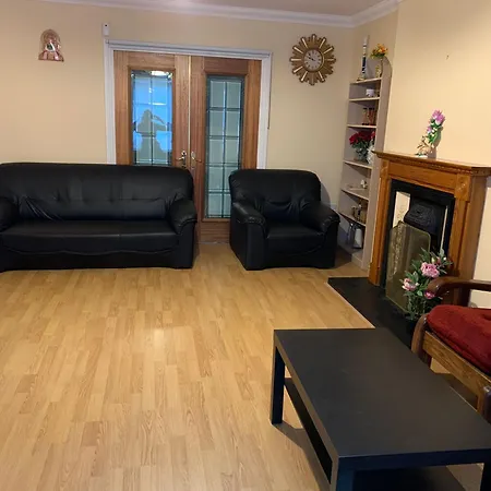 4 Bed House *